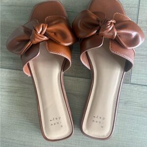 LIKE NEW Tan Bow Mules